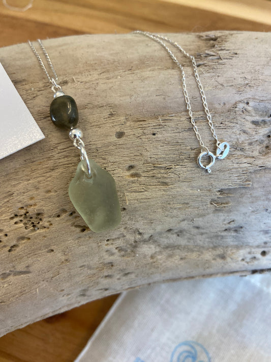 925 Sterling silver necklace with labradorite stone